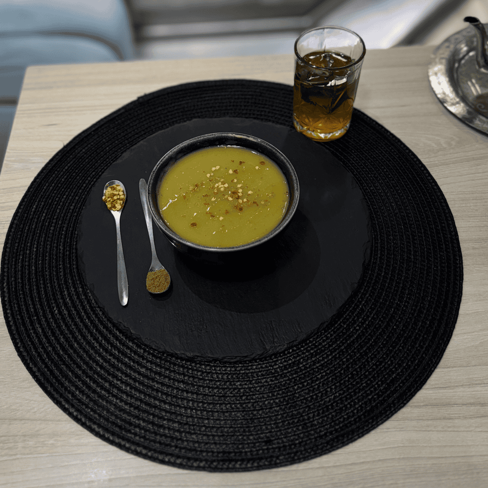 Baisar – Crema de guisantes con aceite de oliva y comino.